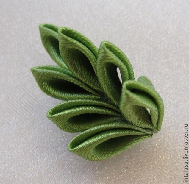 Сборка веточки в технике канзаши