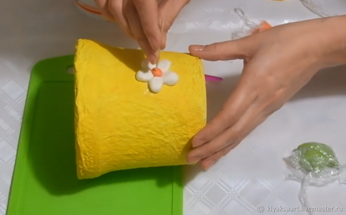 Мастерим сказочный горшок из пластикового ведерка