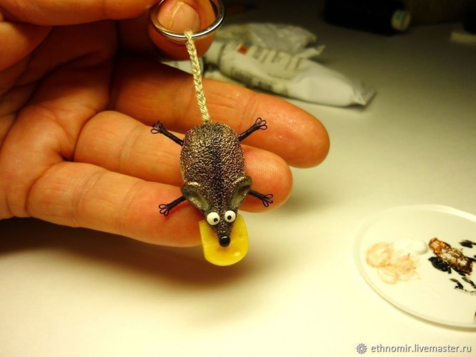 Мастер-класс по изготовлению брелока "Мышь": часть 1