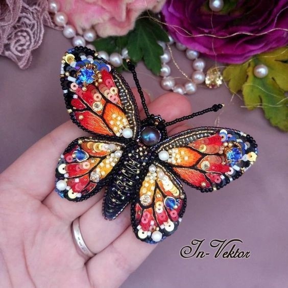 Красивые вышитые брошки-бабочки