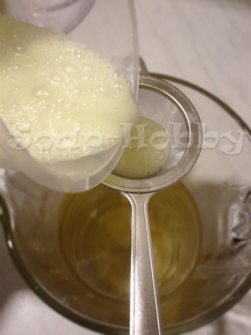 Молочное мыло с нуля с добавлением мёда и овсянки: часть 1