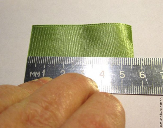 Создаем резиночку для волос в технике канзаши: часть 2