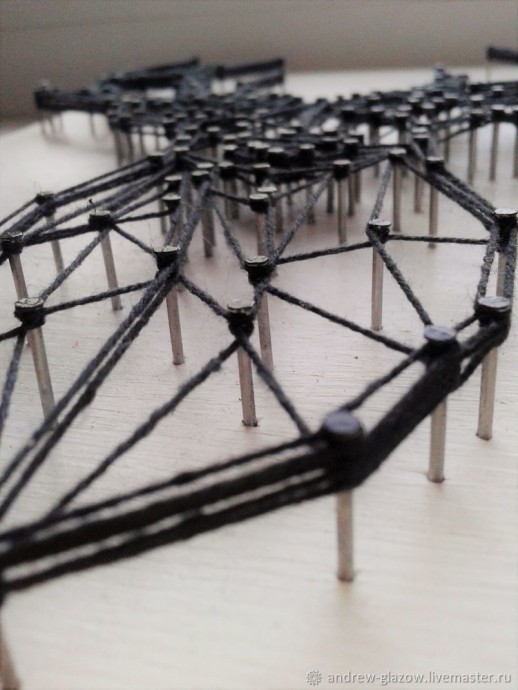 Контурный олень в технике String Art