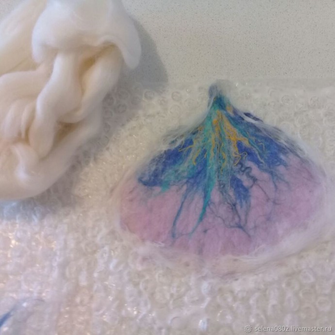 Создаем цветок из шерсти: анютины глазки