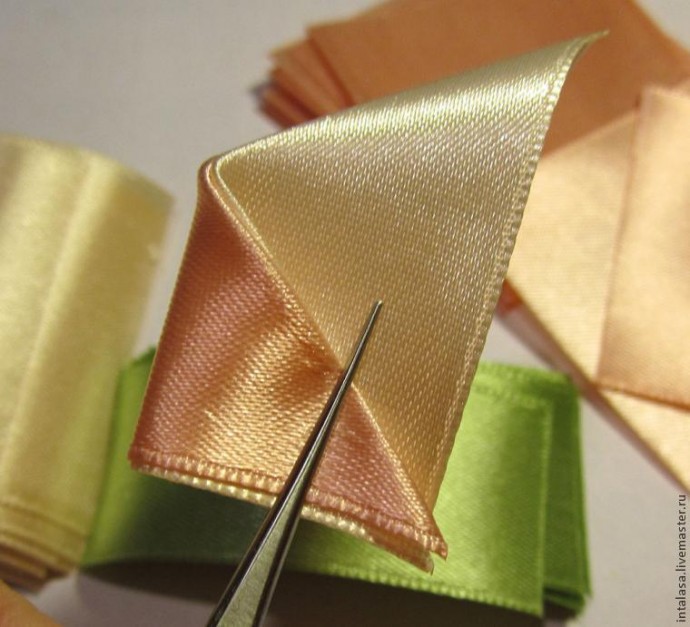 Создаем резиночку для волос в технике канзаши: часть 1