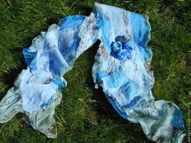 Маленький нежный шарфик с розами