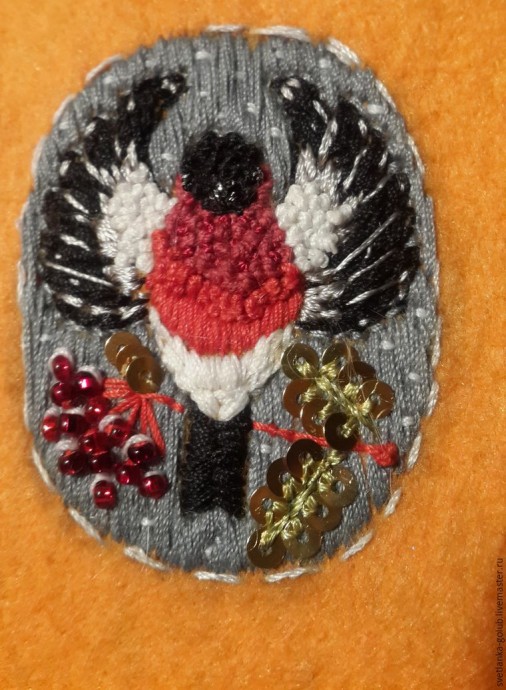Вышиваем нитью, бисером и бусинами винтажную брошь "Королевский снегирь": часть 3