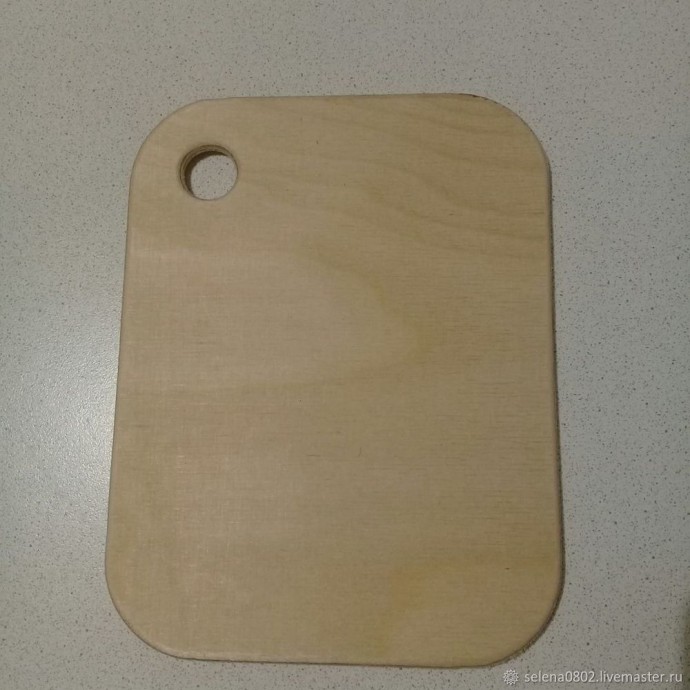 Декорируем разделочную доску в технике декупаж с эффектом кракелюр: часть 1