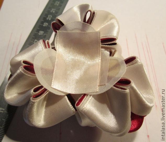 Сборка объемного букета в технике канзаши