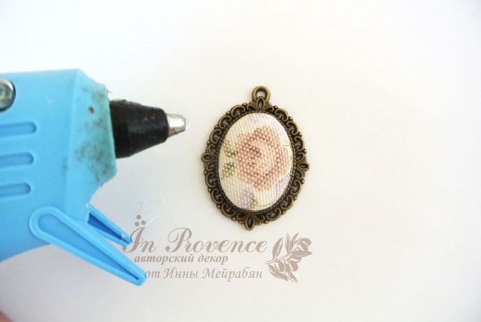 Чем заменить недостающий кабошон за 5 минут