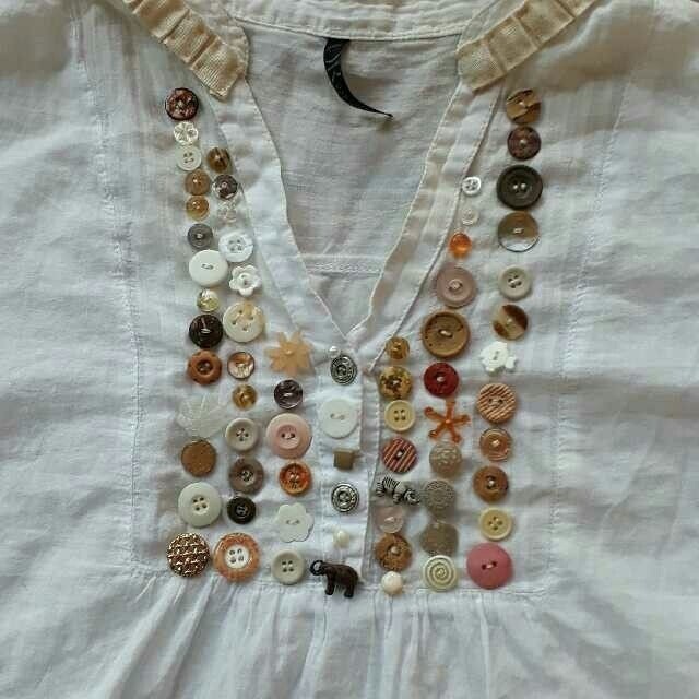 Украшаем одежду пуговицами