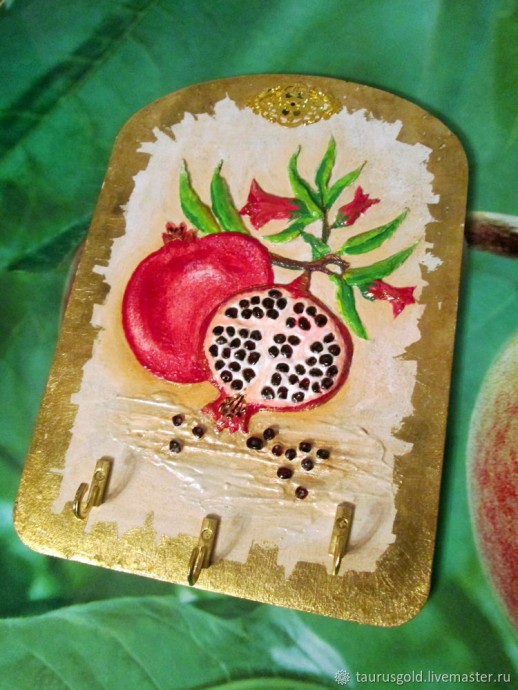 Мастерим интересную ключницу "Гранат"