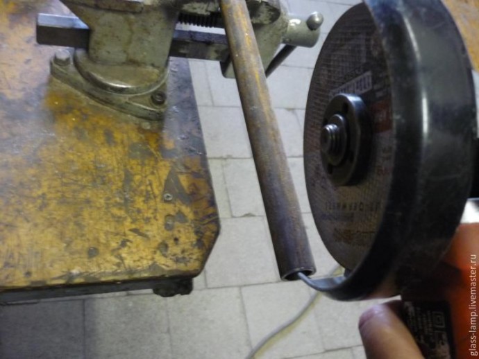 Превращаем ржавую трубу в основание светильника: часть 1