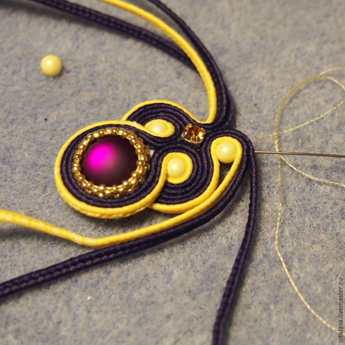 Делаем сережки в технике сутажной вышивки: часть 3