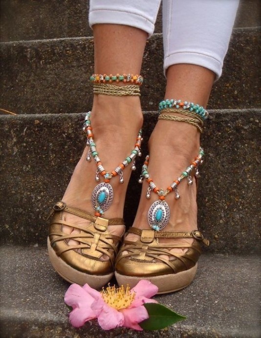 Идеи босоножек, дополненных бисером и бусинами