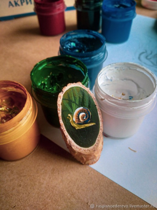 Мастер-класс по созданию расписной броши на деревянной основе: часть 2