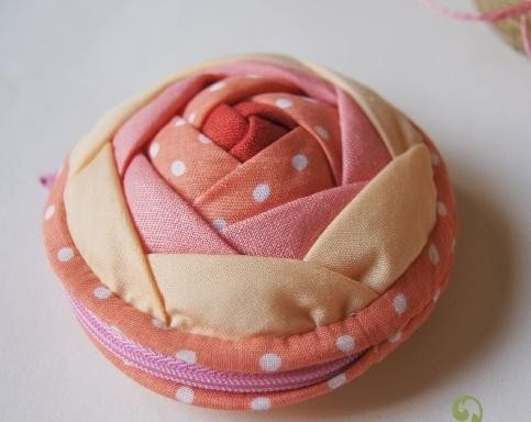 Кошелёк в виде розы: лоскутное шитье