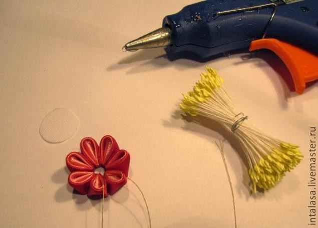 Как воткнуть тычинки в канзаши