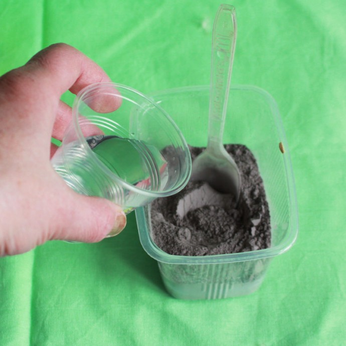 Декорируем цветочный горшок мозаикой из битой посуды: часть 3