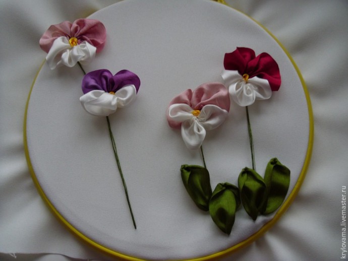 Анютины глазки шелковыми лентами