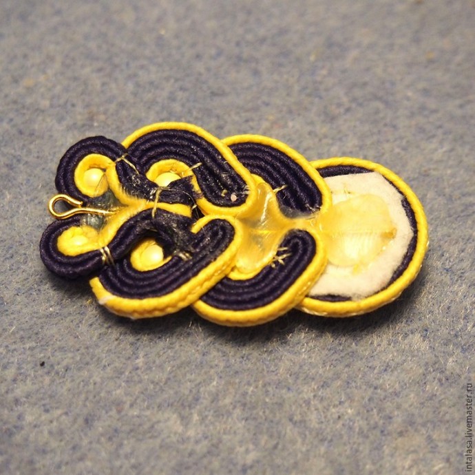 Делаем сережки в технике сутажной вышивки: часть 3