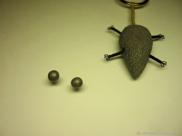 Мастер-класс по изготовлению брелока "Мышь": часть 2