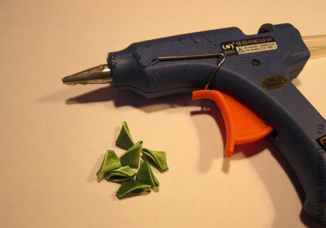 Сборка веточки в технике канзаши