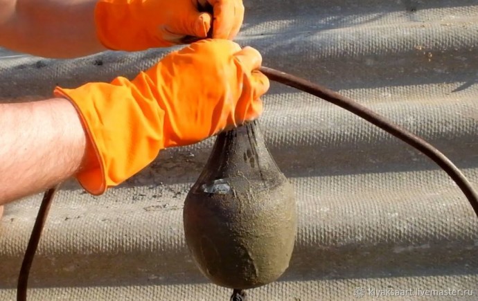 Идеи цветочных горшков из колготок и консервных банок