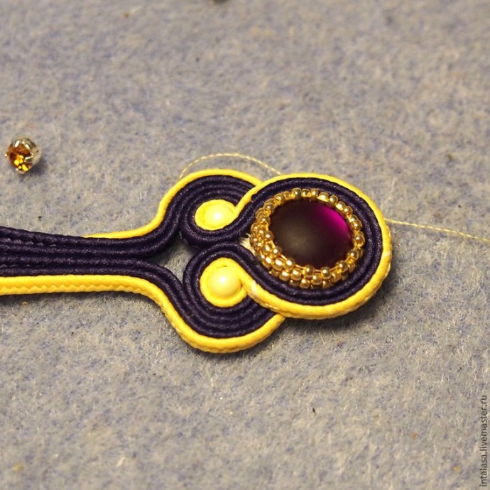 Делаем сережки в технике сутажной вышивки: часть 2