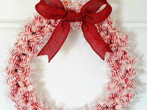 Новогодний венок из конфет