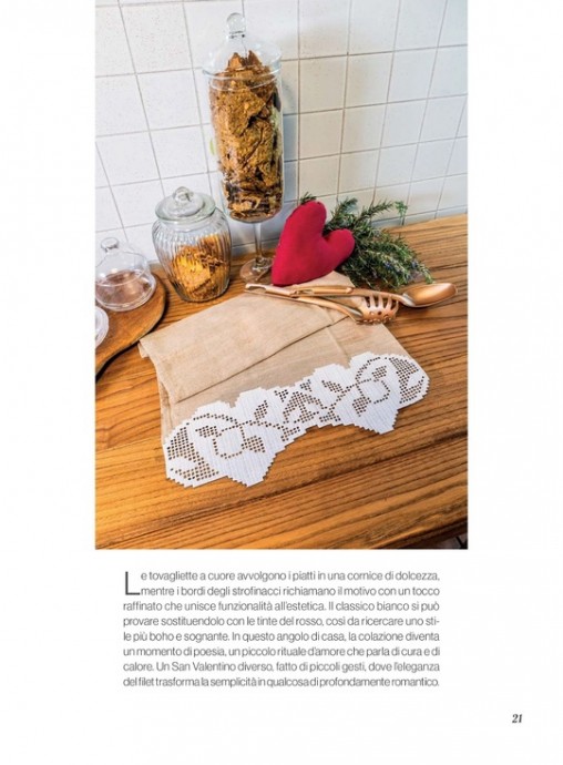 Сердечные салфетки и кайма с сердечками в филейной технике крючком