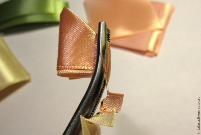 Создаем резиночку для волос в технике канзаши: часть 2