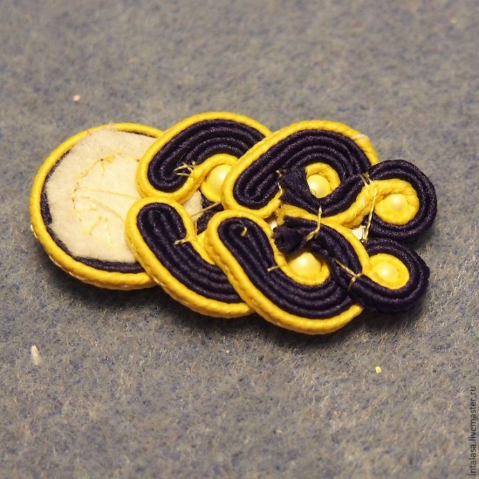 Делаем сережки в технике сутажной вышивки: часть 3