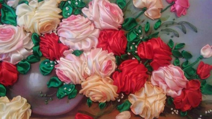 Роскошные розы вышитые лентами