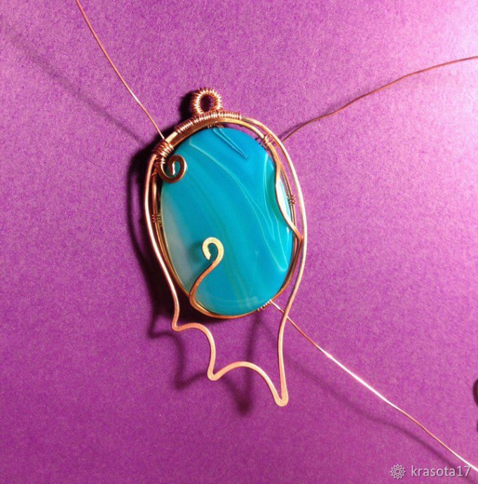 Процесс создания медальона "Морская пена" в технике wire wrap