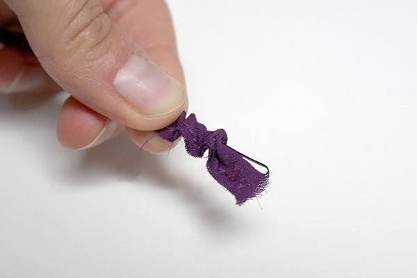 Как вывернуть тонкие бретельки с помощью невидимки