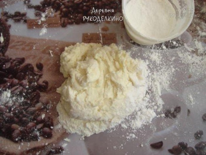 Делаем молочную сахарную мастику для лепки украшений на торт