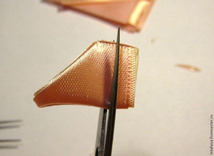 Создаем резиночку для волос в технике канзаши: часть 2