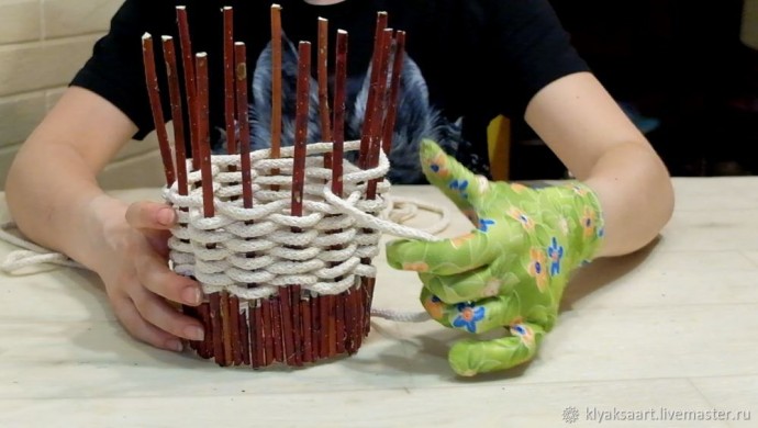 Две простых идеи создания корзинок из веток своими руками