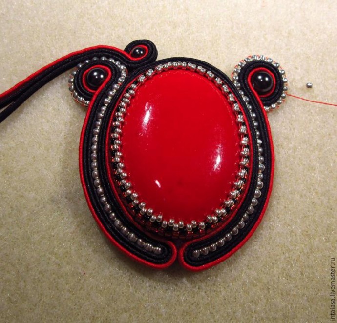 Создаем колье в технике сутажной вышивки: часть 3