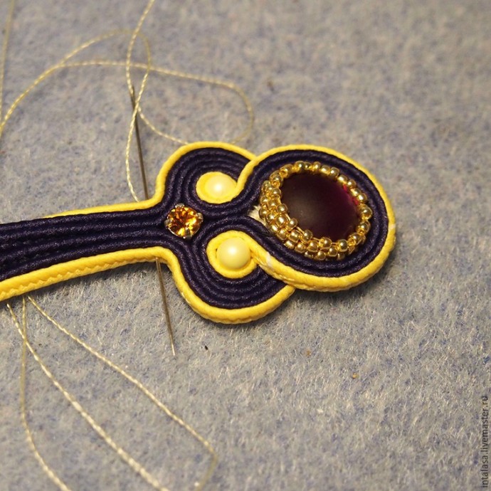 Делаем сережки в технике сутажной вышивки: часть 2