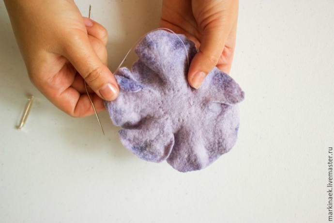 Валяем брошь-цветок в технике "фактурный войлок": часть 4