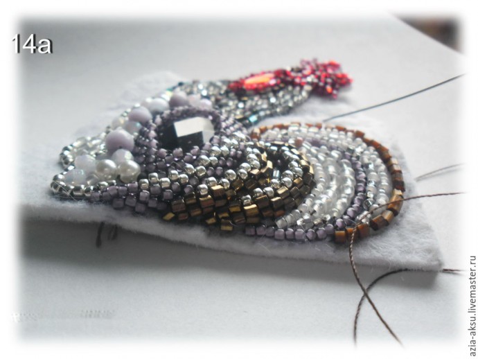 Вышиваем бисером петушка: часть 2