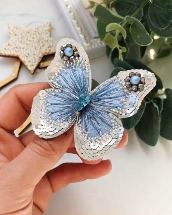 Красивые вышитые брошки-бабочки