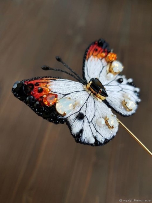 Красивые вышитые брошки-бабочки