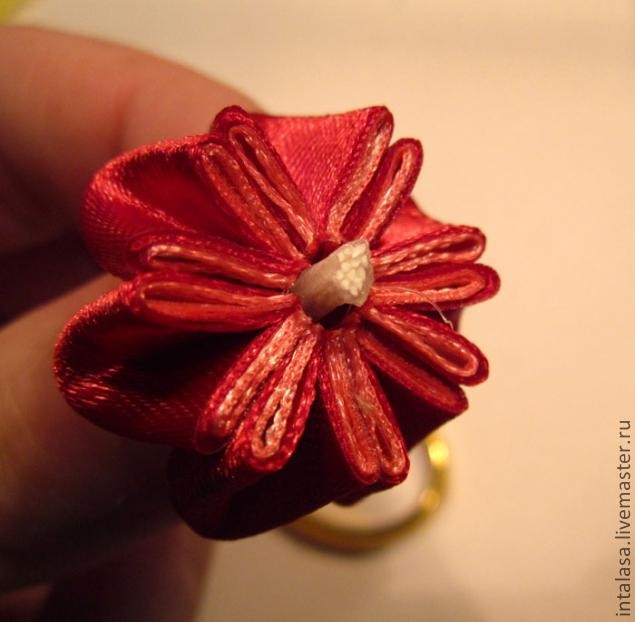 Как воткнуть тычинки в канзаши