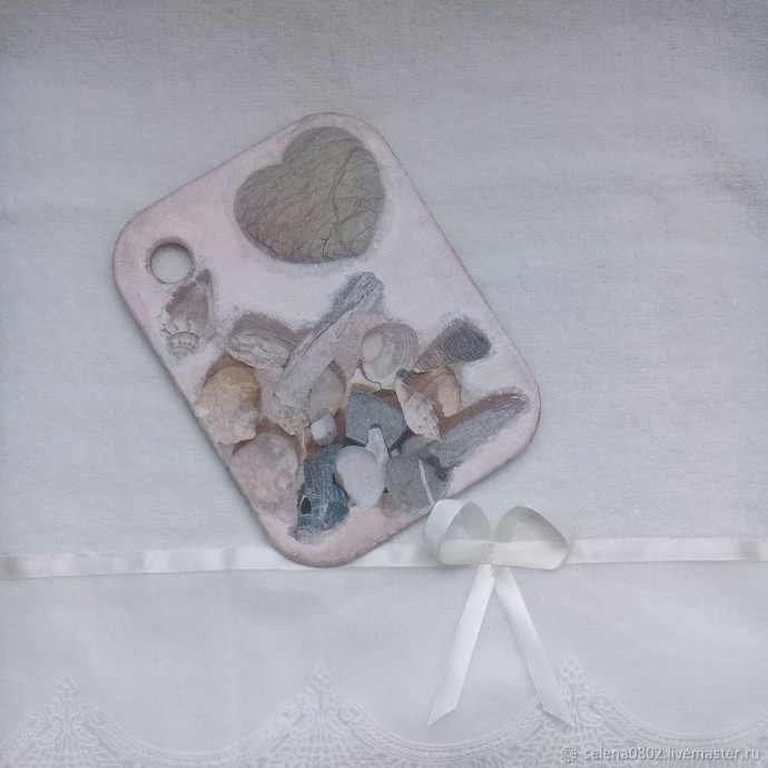 Декорируем разделочную доску в технике декупаж с эффектом кракелюр: часть 2