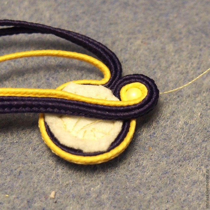 Делаем сережки в технике сутажной вышивки: часть 2