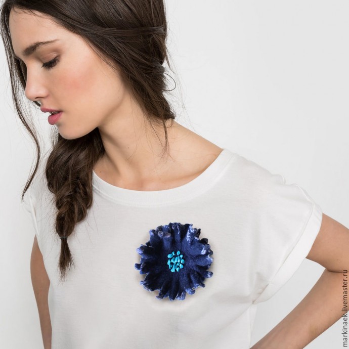 Валяем брошь-цветок в технике "фактурный войлок": часть 1