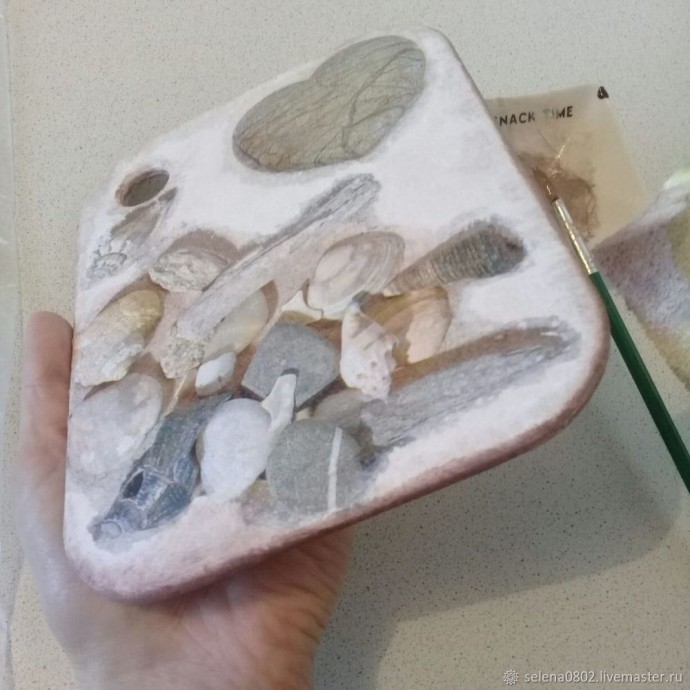 Декорируем разделочную доску в технике декупаж с эффектом кракелюр: часть 2